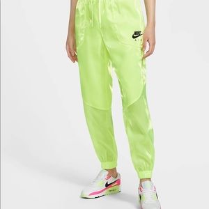 Nike Air sheer woven jogger size XL in Volt